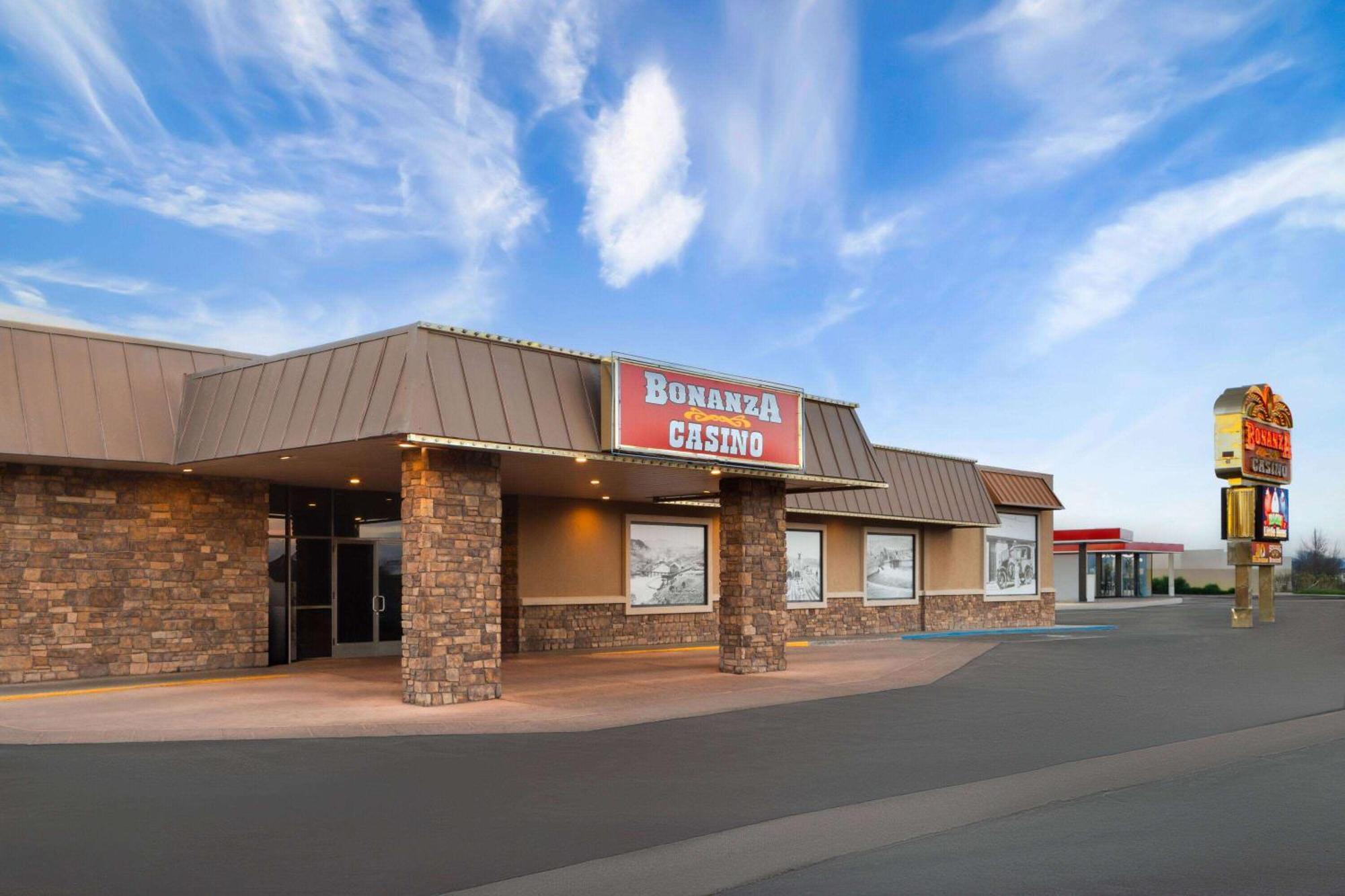 Super 8 By Wyndham Fallon Exterior photo